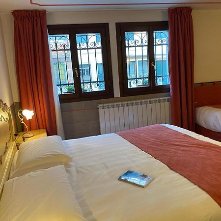 Ca' San Trovaso - 6 Rooms Venezia Esterno foto