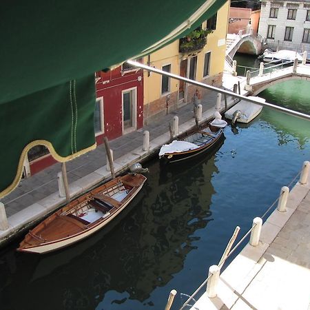 Ca' San Trovaso - 6 Rooms Venezia Esterno foto