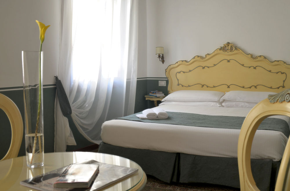 Ca' San Trovaso - 6 Rooms Venezia Esterno foto