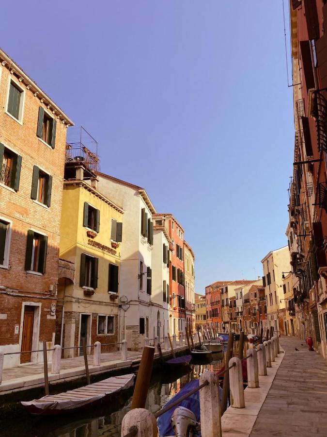 Ca' San Trovaso - 6 Rooms Venezia Esterno foto