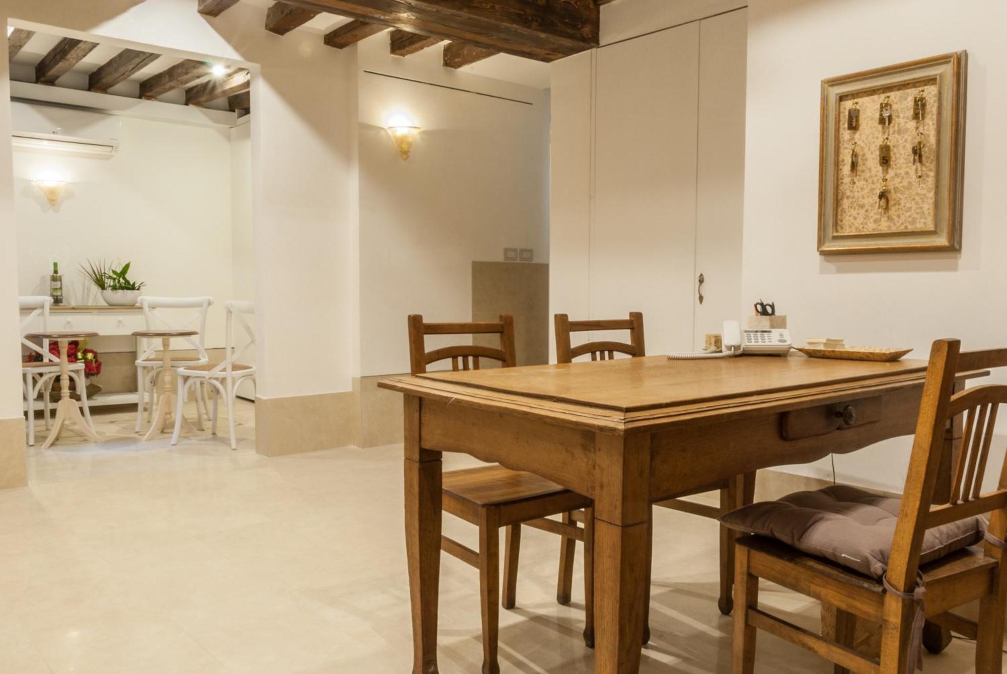 Ca' San Trovaso - 6 Rooms Venezia Esterno foto