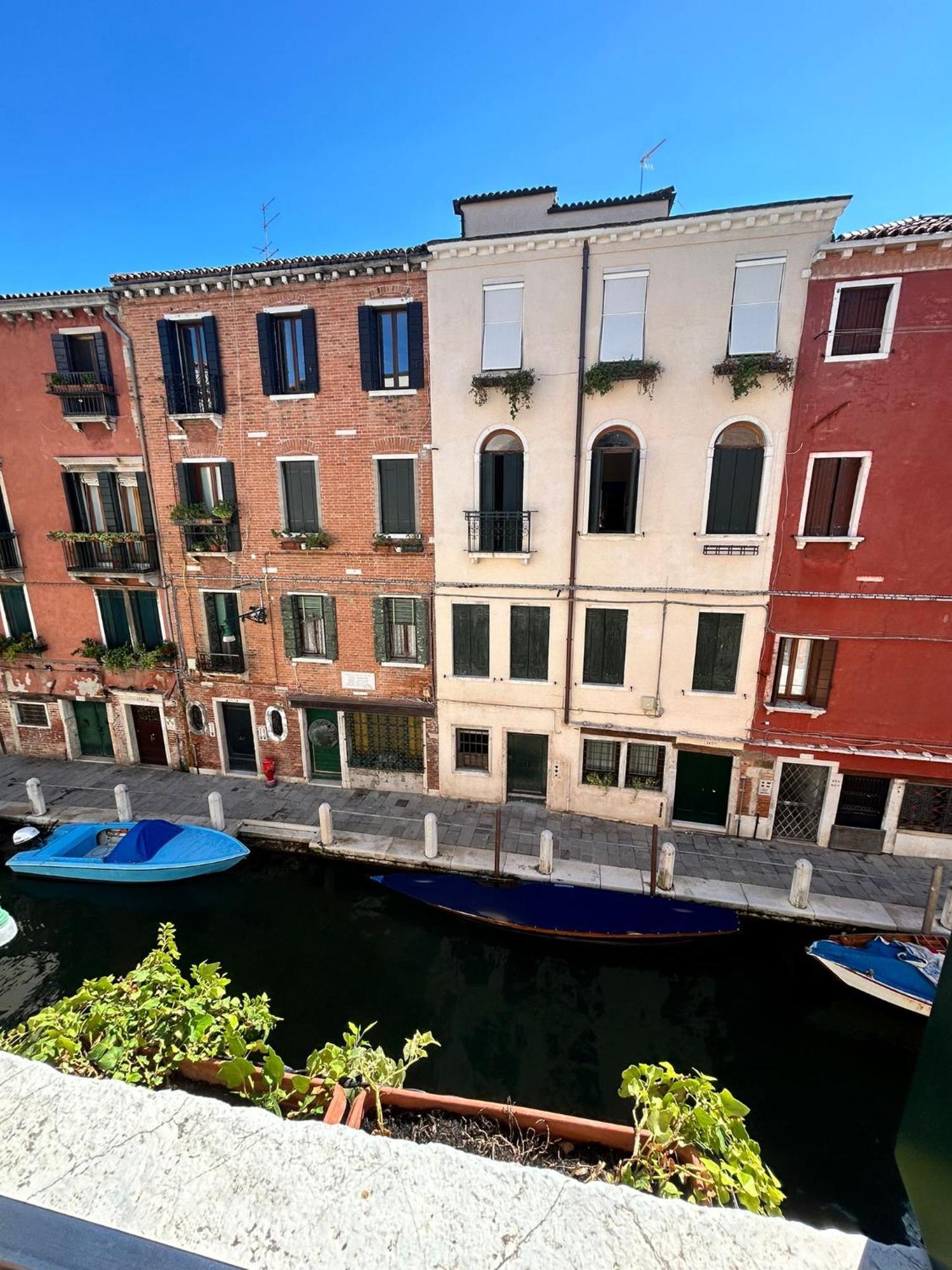 Ca' San Trovaso - 6 Rooms Venezia Esterno foto
