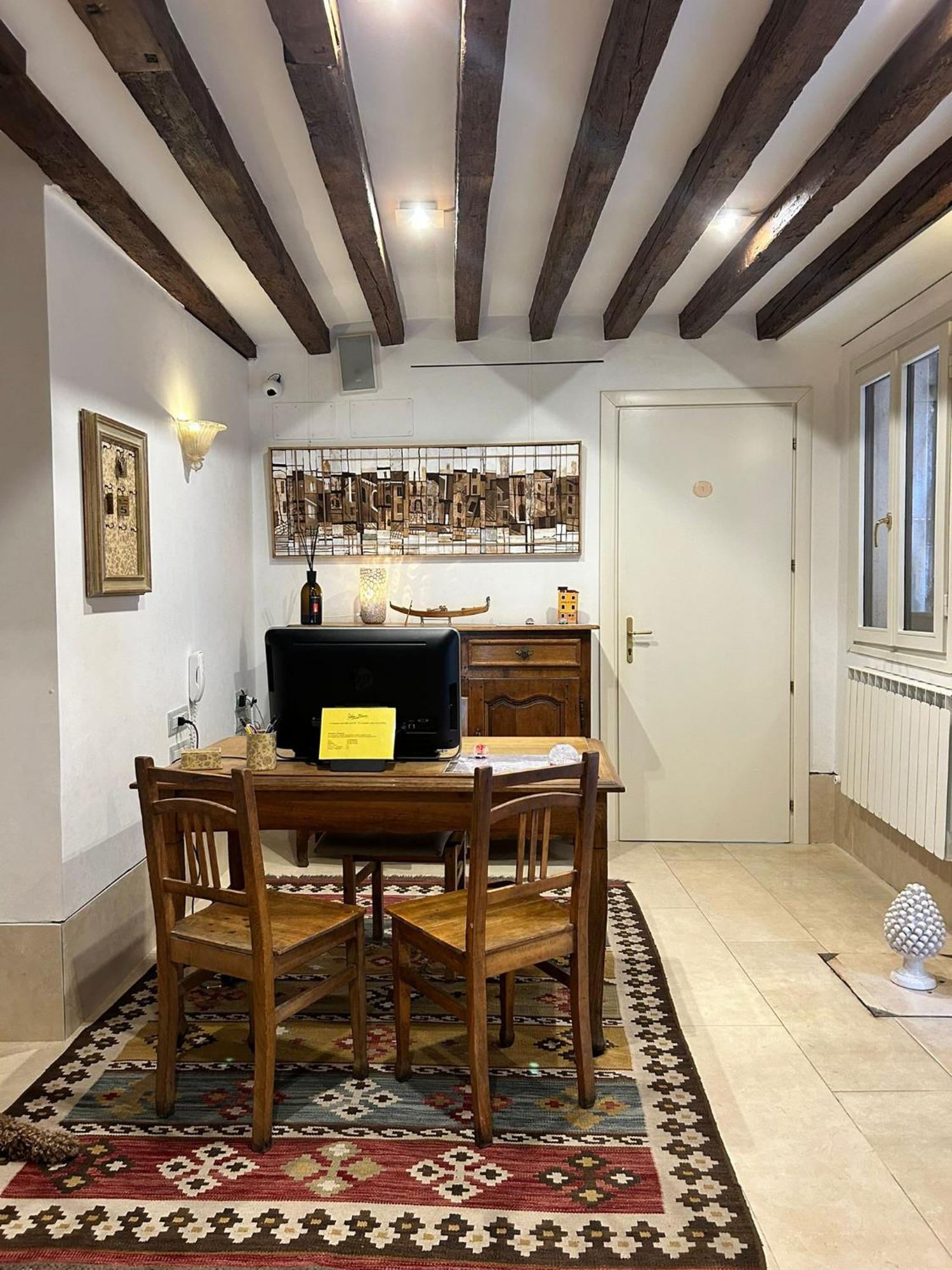 Ca' San Trovaso - 6 Rooms Venezia Esterno foto