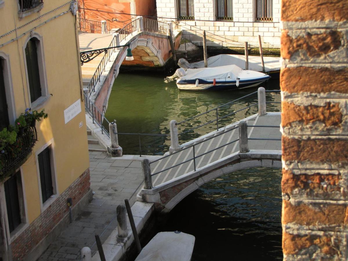 Ca' San Trovaso - 6 Rooms Venezia Esterno foto
