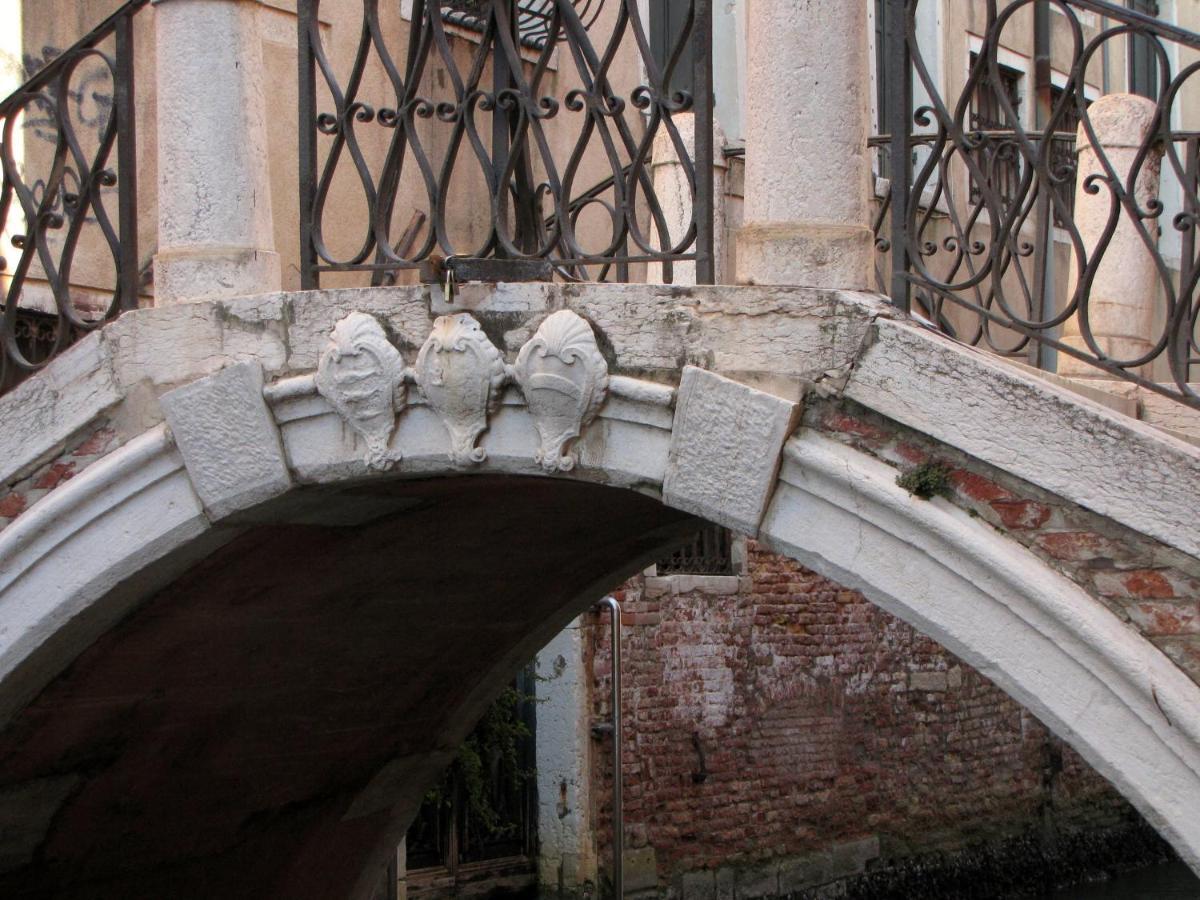 Ca' San Trovaso - 6 Rooms Venezia Esterno foto